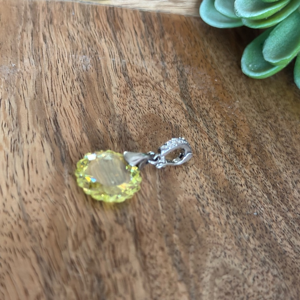 Pendant - Picture 2 of 5